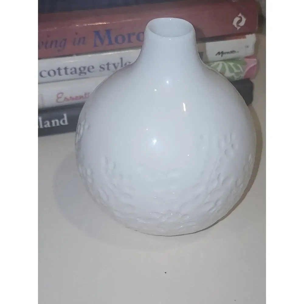 Crate and Barrel Lucy White Bud Vase 5.5